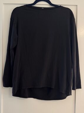 Lululemon Back in Action Long Sleeve Tee in Black